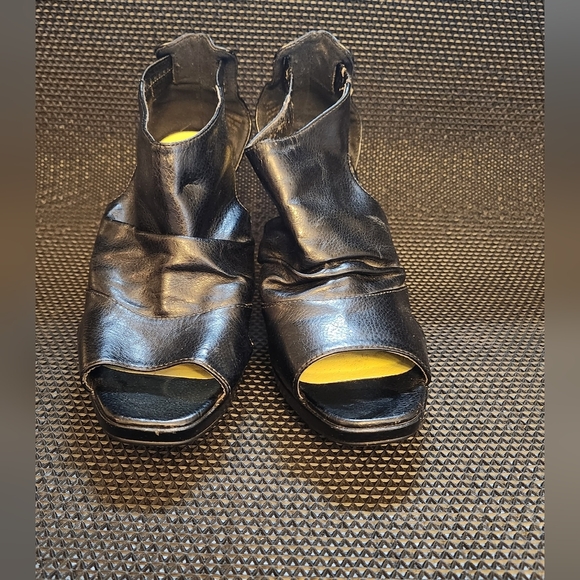 Madden Girl black 4 inch heels - Picture 7 of 11